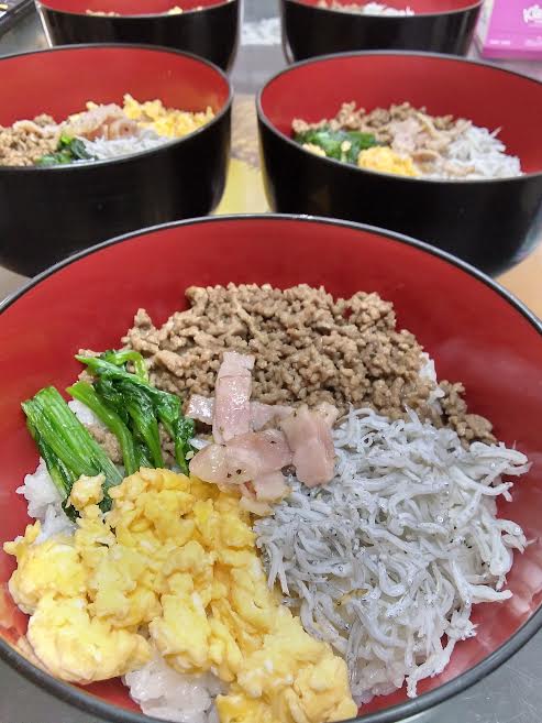 三色丼ならぬ